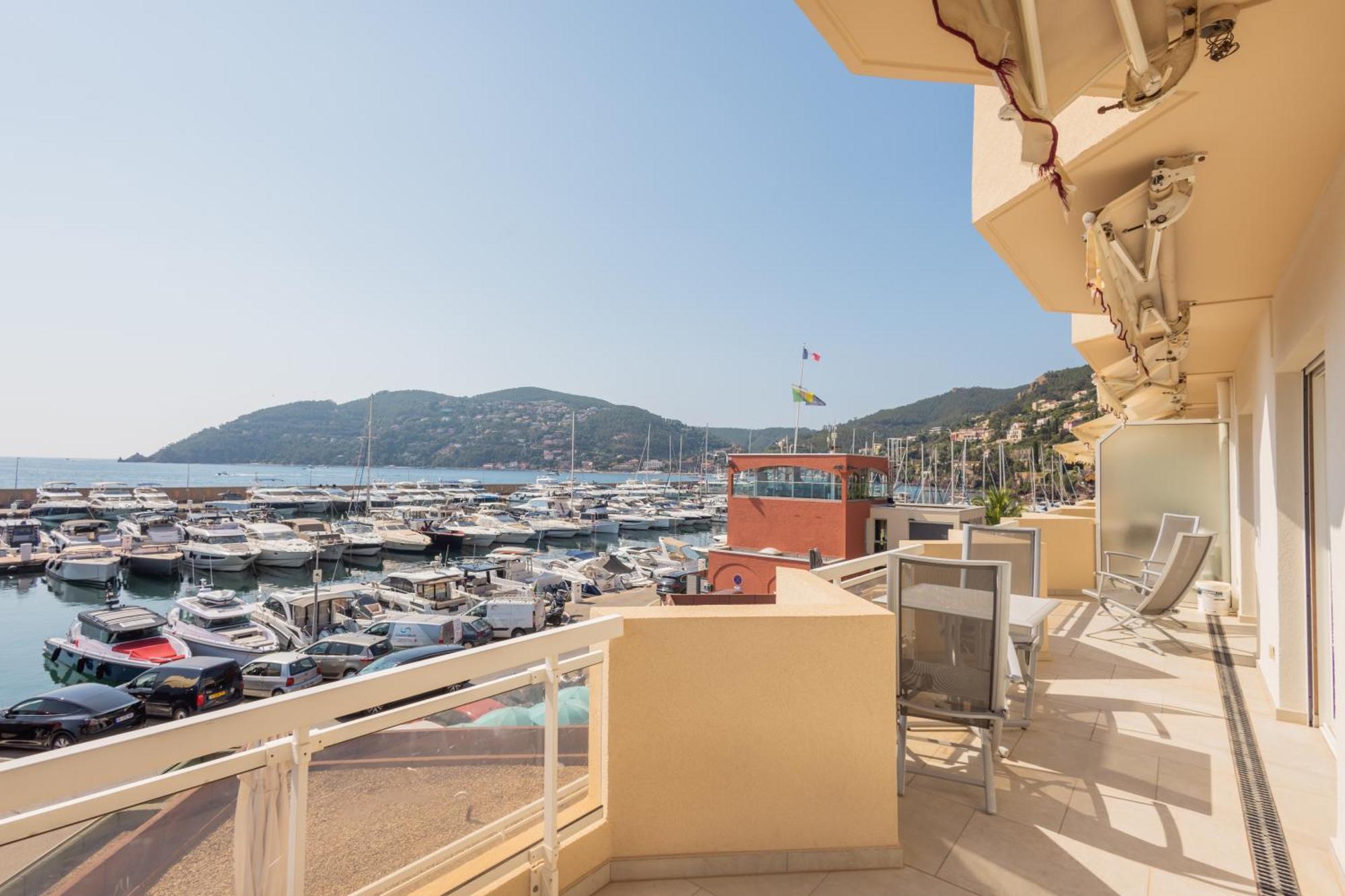 Riviera Beach Hotel มองเดอลิเยอลานาปูล ภายนอก รูปภาพ