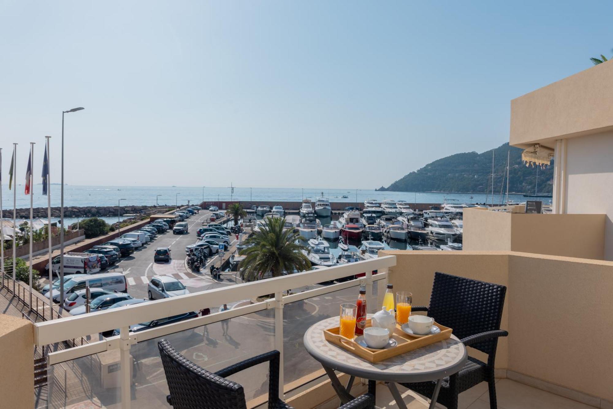 Riviera Beach Hotel มองเดอลิเยอลานาปูล ภายนอก รูปภาพ